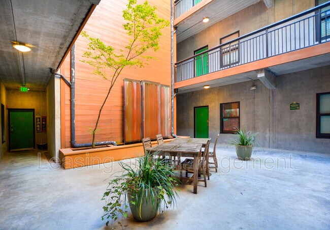 Building Photo - 1 Cool Blow St