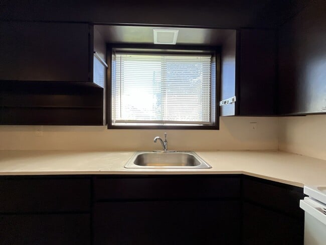 Building Photo - LOM2437