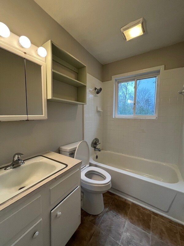 Building Photo - 341 Echodale Dr