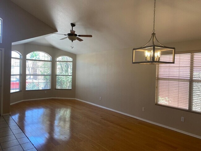 Building Photo - 1277 W Myrna Ln