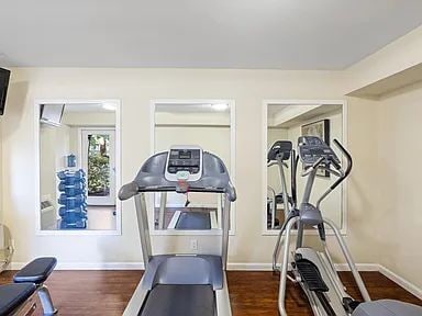 Building Photo - "Cozy 1-Bed Sanctuary in Prime Santa Clara Location!"