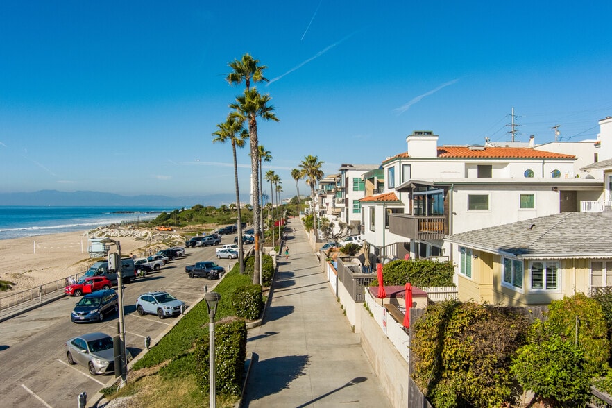Building Photo - 4209 Ocean Dr