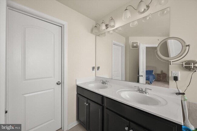 Building Photo - 9411 Geaton Park Pl