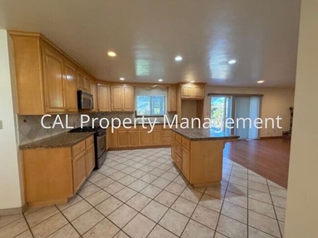 Building Photo - Beautiful 3 bedroom home in Hollister, CA!