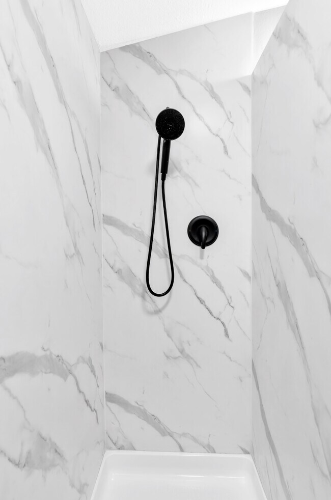 Building Photo - 1515 Sadlon Ave