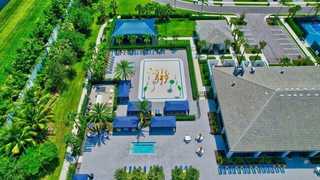 Building Photo - 17112 Aquavera Way