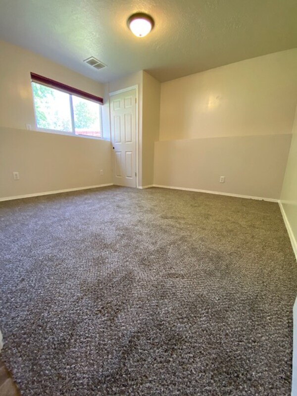 Building Photo - 2022 N 850 W