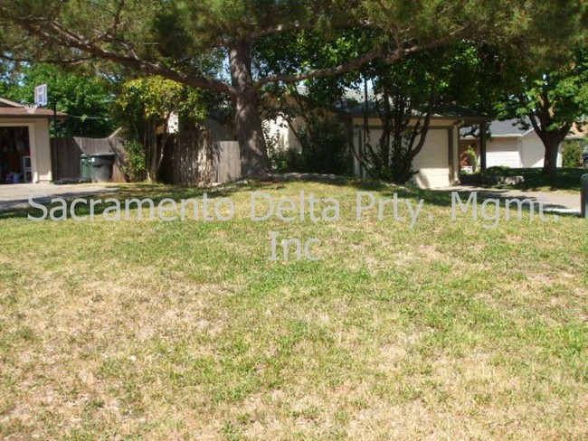 Building Photo - FOOTHILL FARMS - 3 BEDROOM 2 BATH HOME