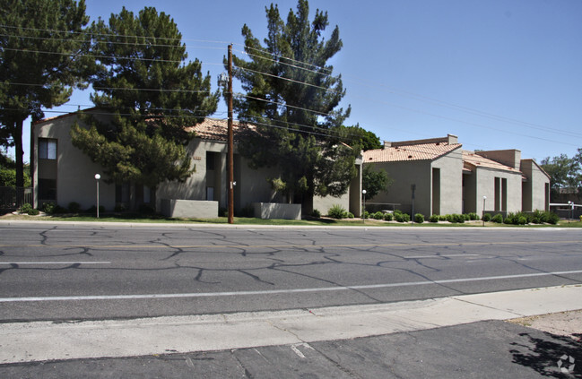 Building Photo - Cottonwood Condominiums