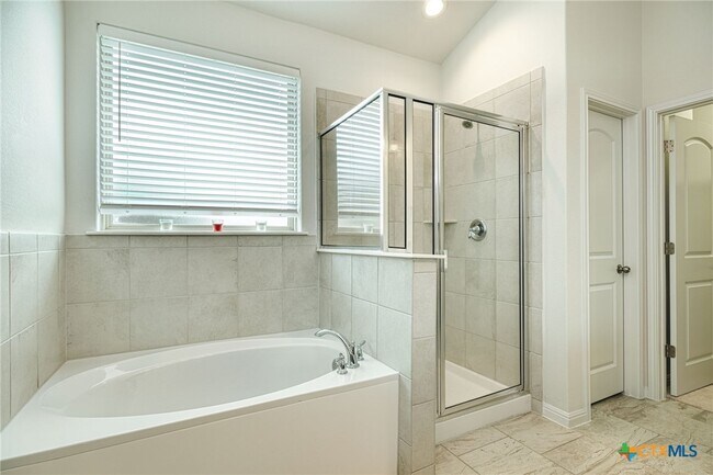 Building Photo - 532 Tanda Ln