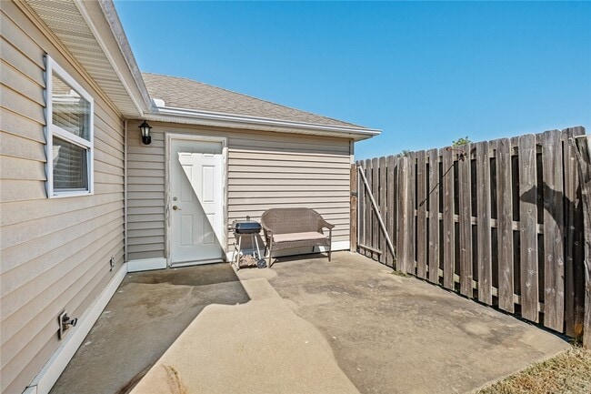 Building Photo - 4462 W Alberta St