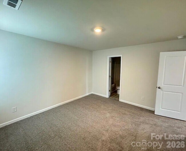 Building Photo - 1830 Vanderlyn St