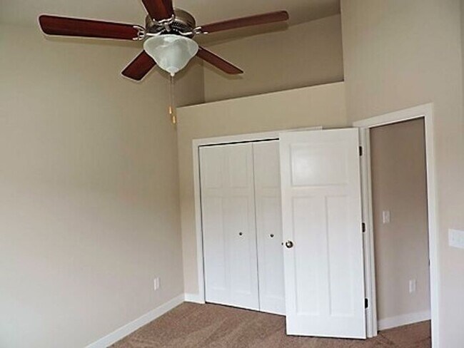 Building Photo - $2,000 | 3 Bedroom, 3 Bathroom Townhome | Sublease | Pet Friendly | Available for August 1st, 202...