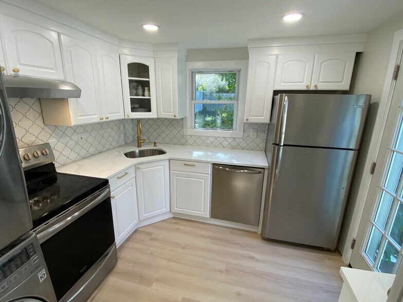 Building Photo - 34 Ormond Ave