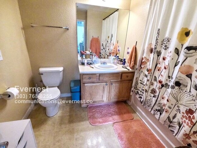 Building Photo - Comfortable 2-Bedroom Condo Living with Po...