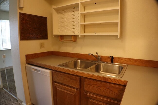 Building Photo - Bright Top Floor 1-Bedroom Near CSU + $200...