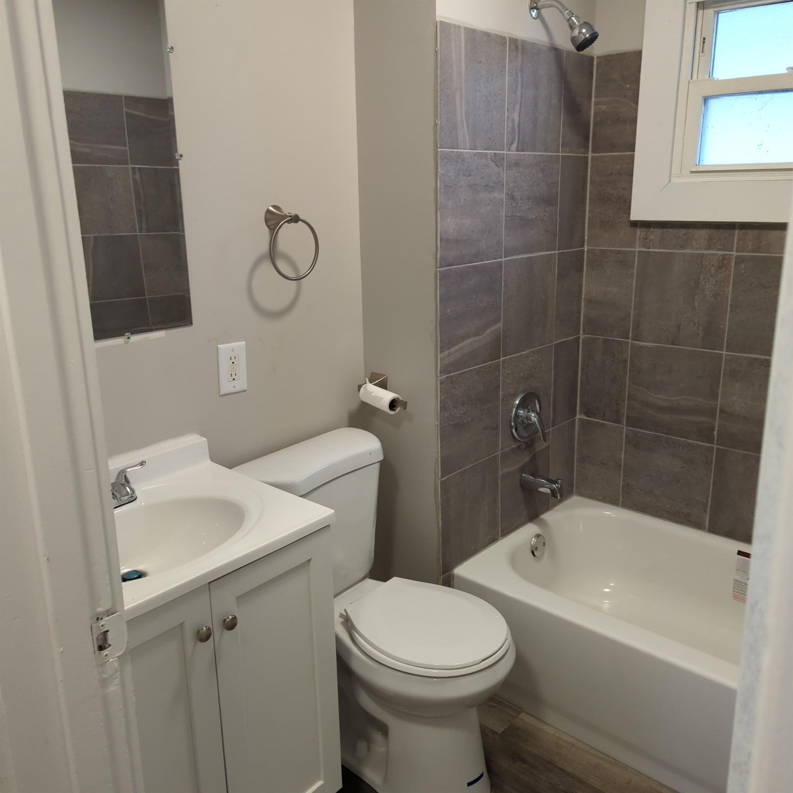 Building Photo - 2310 19th St SW