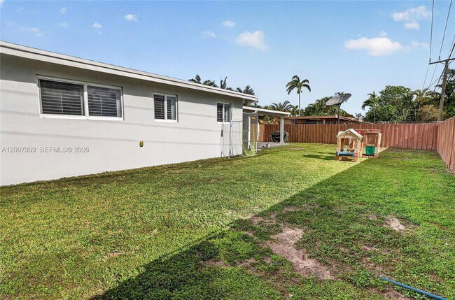 Building Photo - 4865 SW 94th Ave