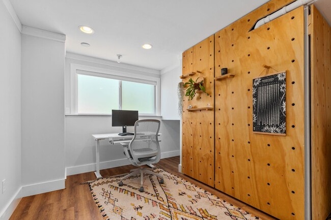 Building Photo - 3Bd/2.25Ba Seattle House