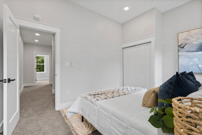 Building Photo - Furnished Luxury Home for Rent-Historic Deutschtown/Northside