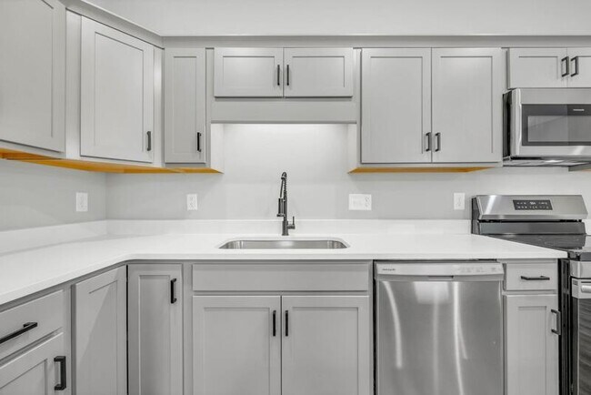Building Photo - 1505 Jonathan Wade Cir