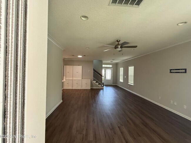 Building Photo - 323 Holly Forest Dr