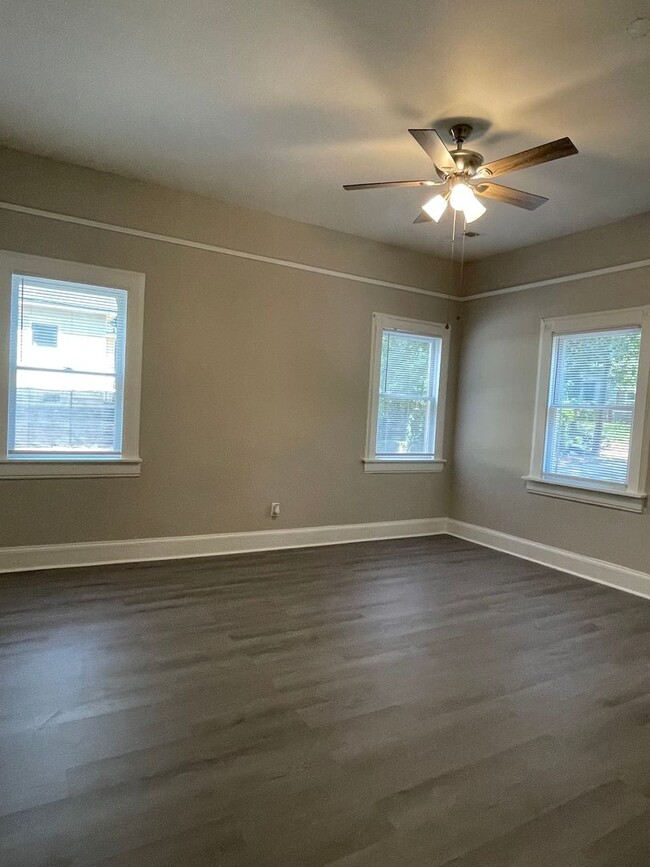 Building Photo - AMAZING 3br/2ba NEW RENOVATION IN ATLANTA!...