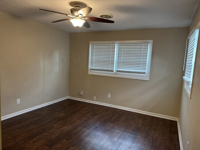 Building Photo - "Charming 2-Bedroom Duplex Retreat in Lubbock – Spacious 997 Sq Ft Gem!"