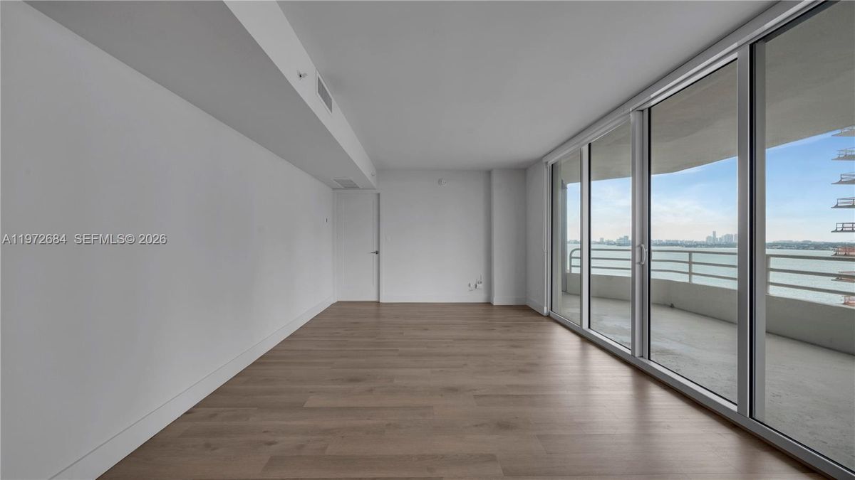 Building Photo - 555 NE 34th St