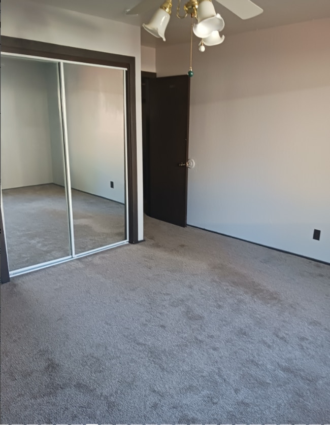 Building Photo - 1066 Paradise Way