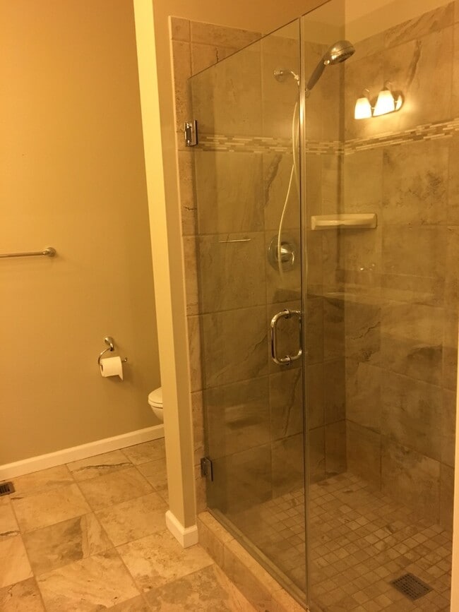 Building Photo - 3 Bedroom, 3 1/2 Bath Condo