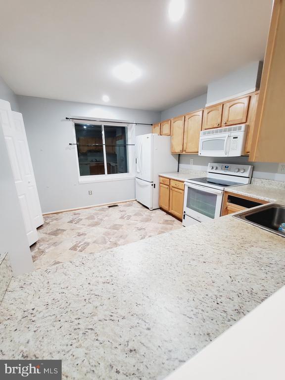 Building Photo - 19 Island Run Ct