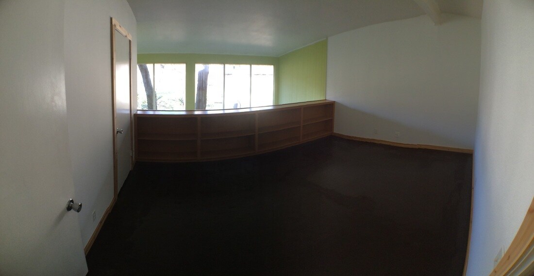 Building Photo - 1304 Mariposa Dr