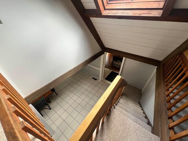 Building Photo - 112 Greensward Dr