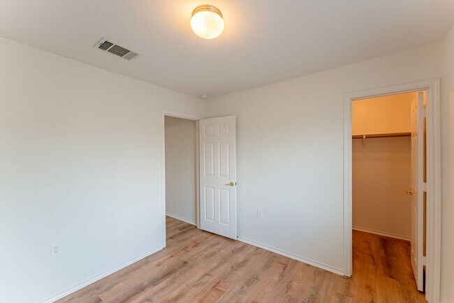Building Photo - 1225 Anise Dr