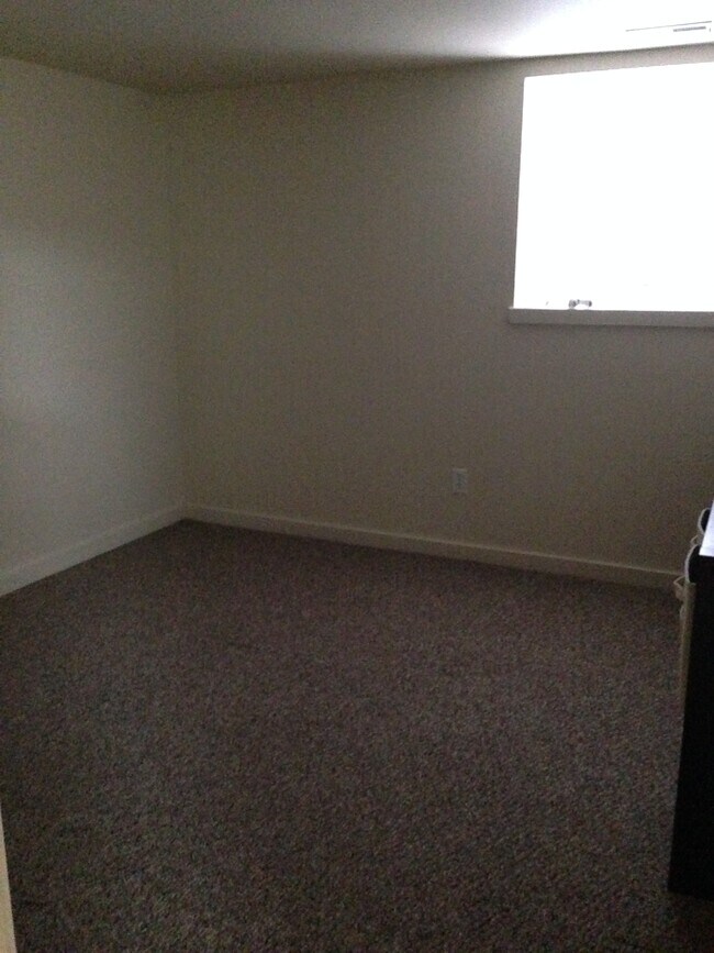 Building Photo - 922 Montgomery Ave