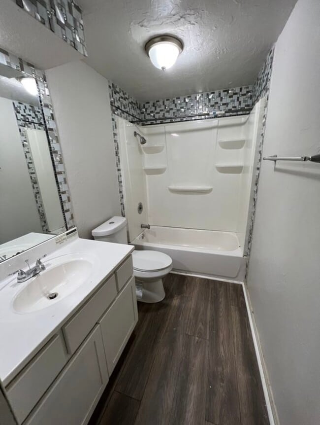 Building Photo - 12232 Woodland Hills Dr