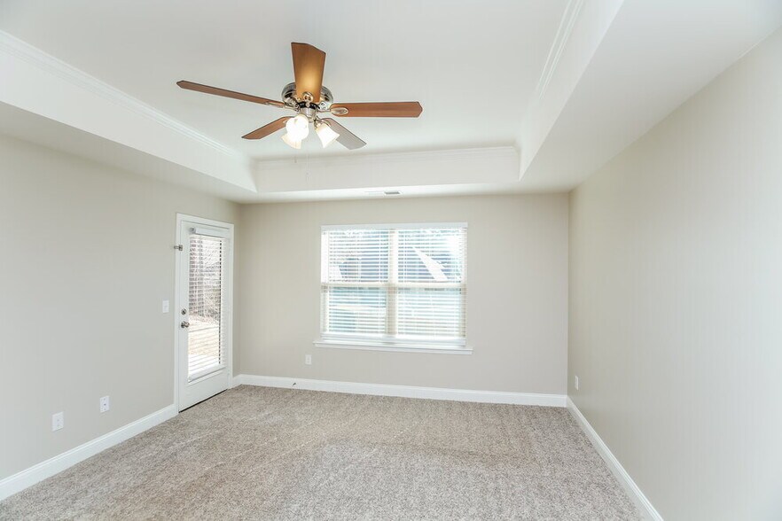 Building Photo - 250 Saddlechase Dr