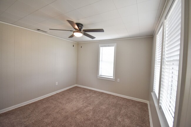 Building Photo - 2 Bedroom 1 Bath On Acreage in Lindale ISD!