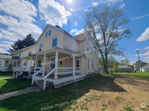 Building Photo - 392 Cedar Ave