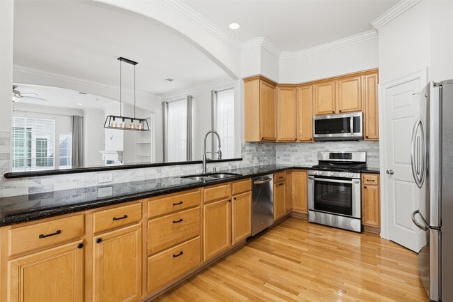 Building Photo - 5515 Crooms St