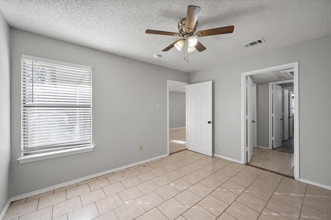 Building Photo - Affordable South Arlington
