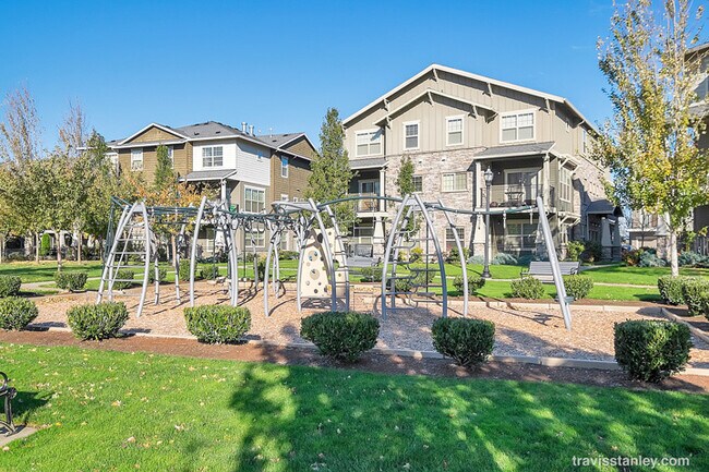 Building Photo - Spectacular 3BD Condo | Near Intel | Walk to MAX Station | Free High-Speed Internet | Water/Sewer...