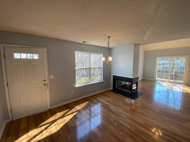 Building Photo - Move in ready, 2-story Townhome located in...