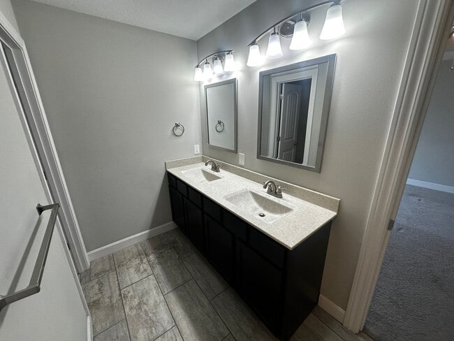 Building Photo - 5310 Crystal Dr