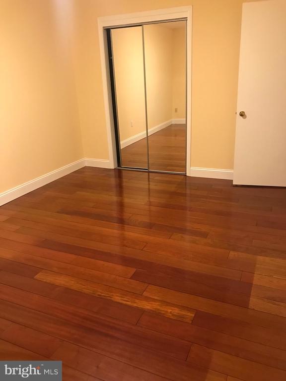 Building Photo - 10354 College Square