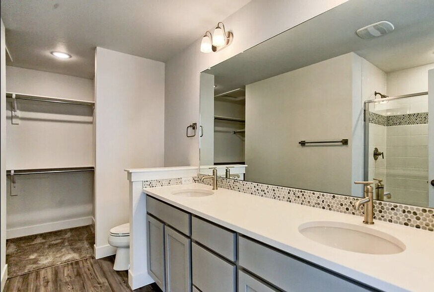 Building Photo - 4924 Brule Dr