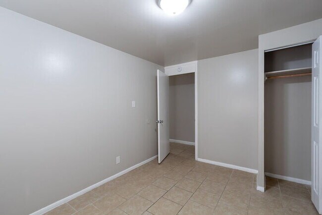 Building Photo - WEST SIDE 3 BEDROOM/ 1.5 BATH HOME AVAILABLE NOW!