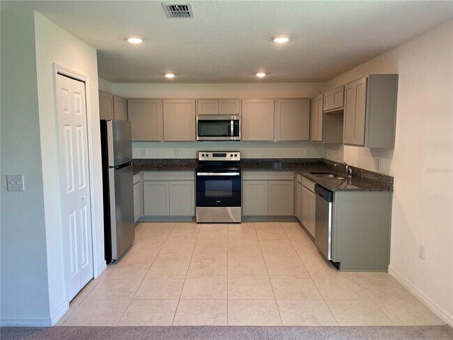 Building Photo - 348 Towns Cir