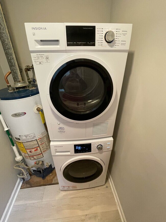 Building Photo - Room in House on Cricketeer Dr